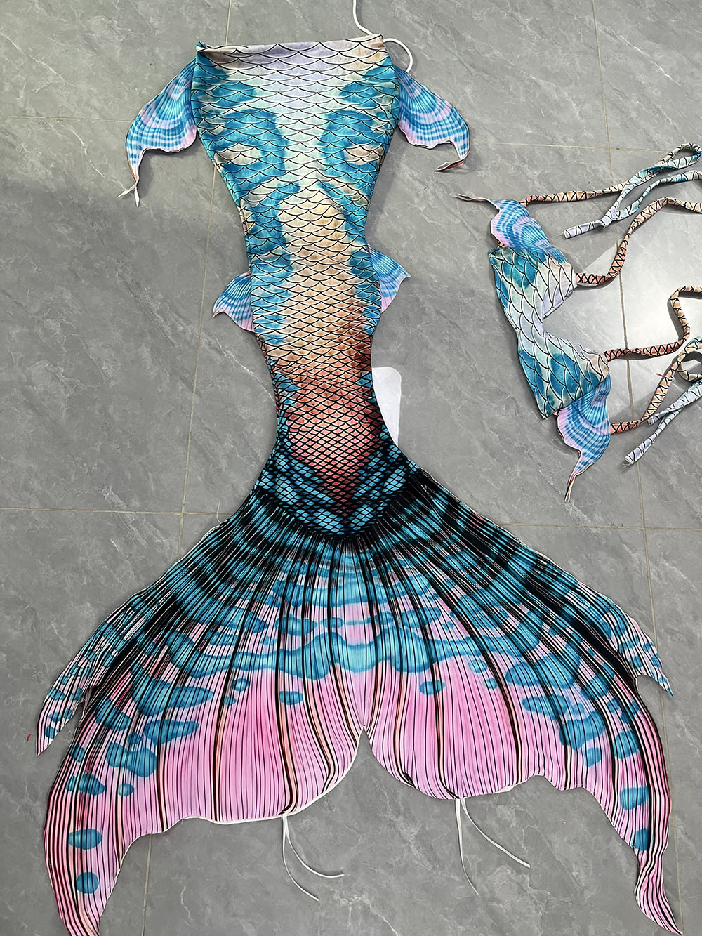 Colorful Dreamy Mermaid Tail A - Aquarium ulasan dan harga